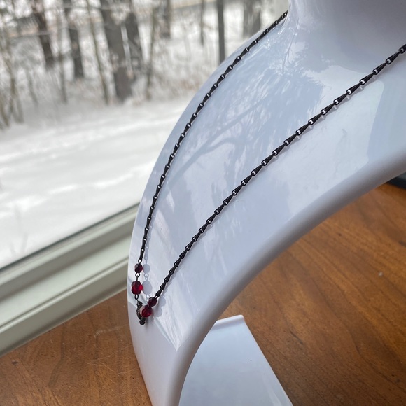 Vintage bronze gold Red Beaded Necklace with Floral crystal red Accent - Picture 5 of 6